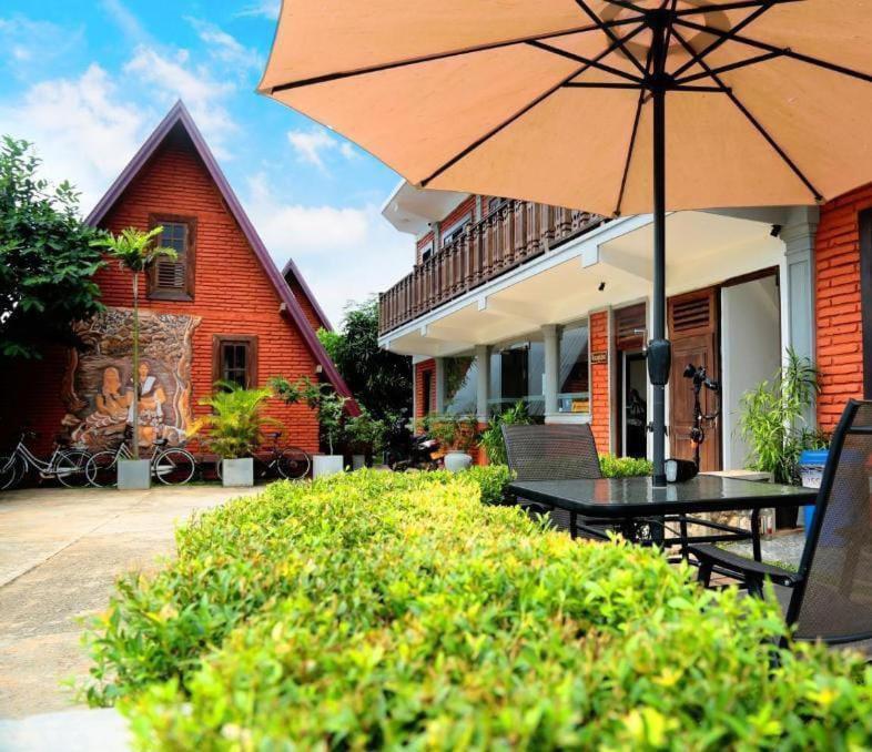 D Family Resort Anuradhapura Esterno foto